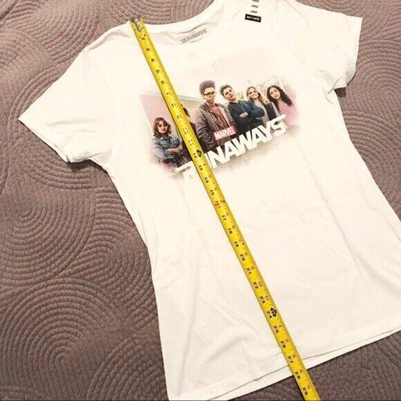 3/$20 Her Universe NWT Marvel "Runaways" Women's Junior Large Graphic T-Shirt - Picture 6 of 6